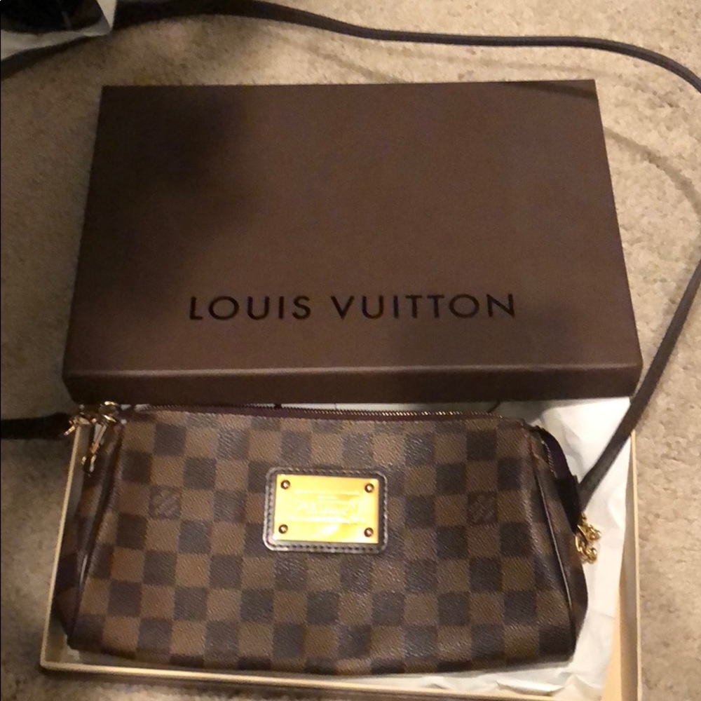 Louis Vuitton Eva Clutch (excellent condition!)